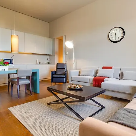 Appartement 8 Building Serviced By The River