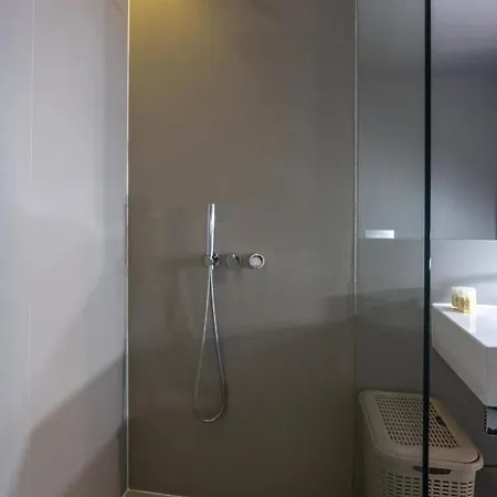 8 Building Serviced By The River * Lissabon