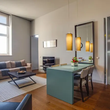 Appartement 8 Building Serviced By The River