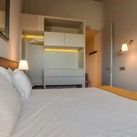 8 Building Serviced By The River شقة *