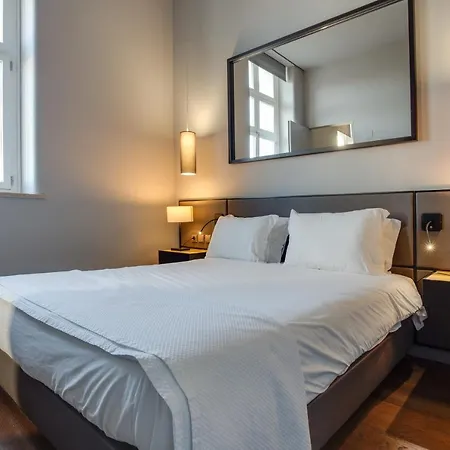 8 Building Serviced By The River شقة *