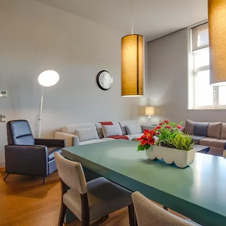 8 Building Serviced By The River *