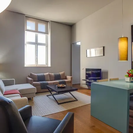 8 Building Serviced By The River شقة *