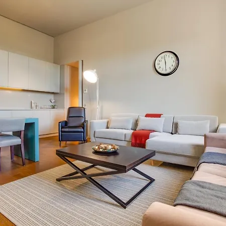 Апартаменты 8 Building Serviced By The River